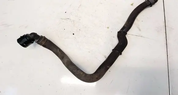 Volkswagen PASSAT B7 Engine coolant pipe/hose