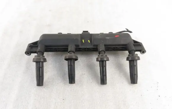 Citroen Saxo High voltage ignition coil U6008