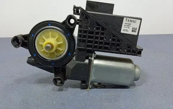 Volkswagen Polo IV 9N3 Front door window regulator with motor 6Y2959801
