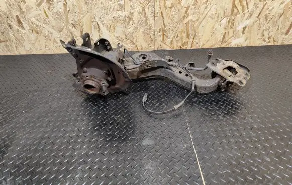 Nissan Qashqai Rear wheel hub spindle/knuckle 