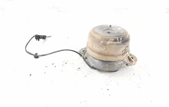 Mercedes-Benz GLK (X204) Engine mount bracket 2042401917 2042404117