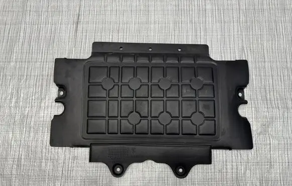 Maserati Levante Engine splash shield/under tray 670032848