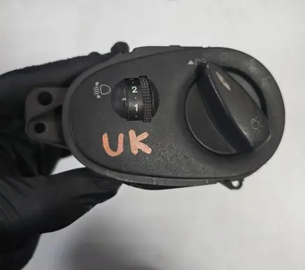 Ford Focus Light switch