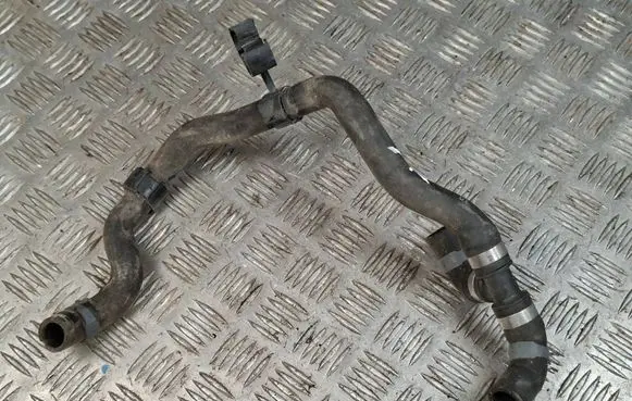 Engine coolant pipe/hose