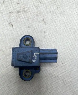 Volkswagen Golf V Airbag deployment crash/impact sensor 1K0955557A