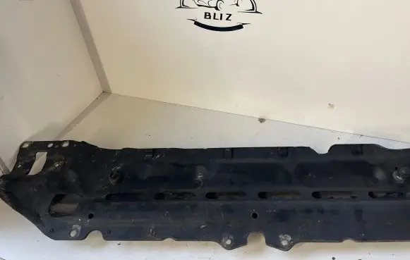 BMW 5 E60 E61 Top upper radiator support slam panel 7033741 11267310
