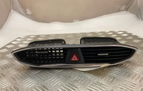 Hyundai Santa Fe Dash center air vent grill 97410S1000 93790S1000