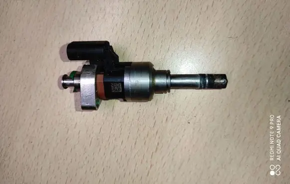 Chevrolet Malibu Fuel injector 17302332163