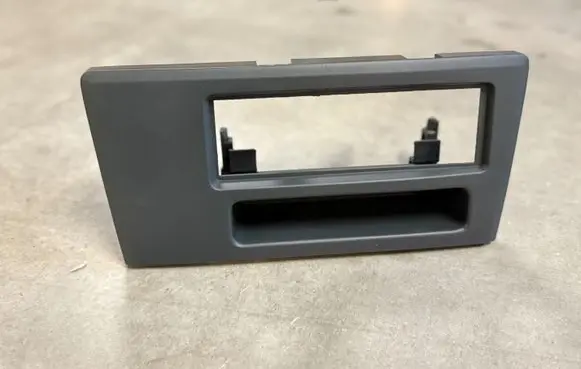 Volvo V70 Radio/GPS head unit trim 28135206