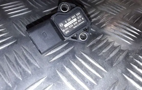 Skoda Octavia Mk2 (1Z) Air pressure sensor 0281002399 038906051B