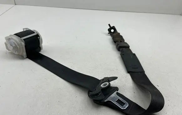 Rear seatbelt