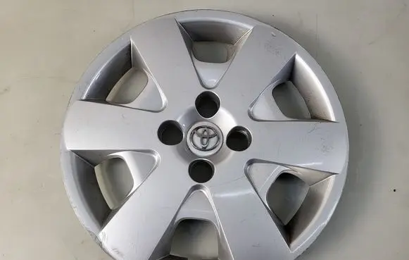 Toyota Yaris R15 wheel hub/cap/trim 4260202200