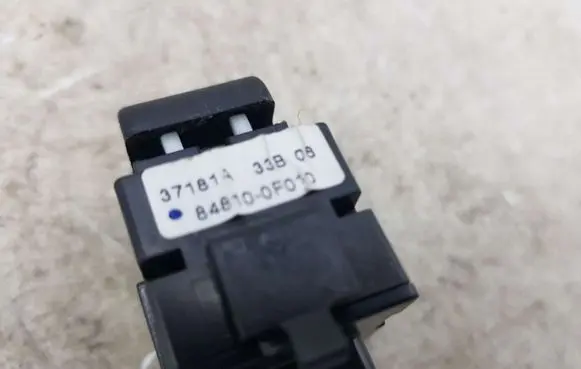 Toyota Corolla Verso E121 Electric window control switch 37181A33BC8