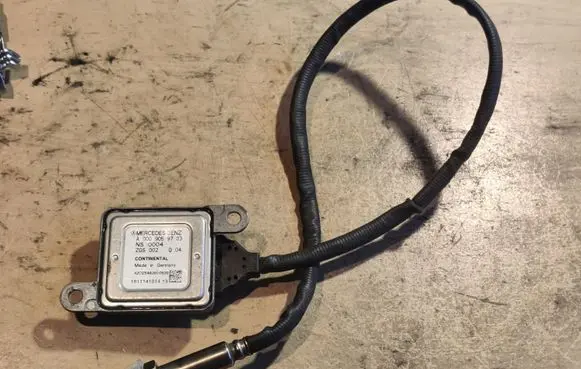 Mercedes-Benz ML W166 Lambda probe sensor A0009059703