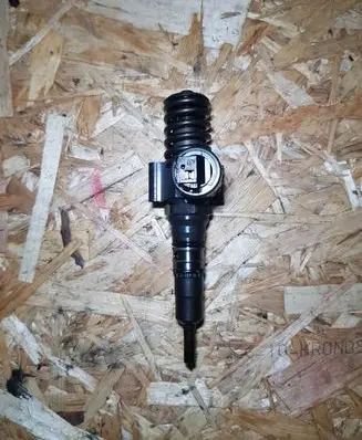 Volkswagen Golf V Fuel injector 03G130073GX