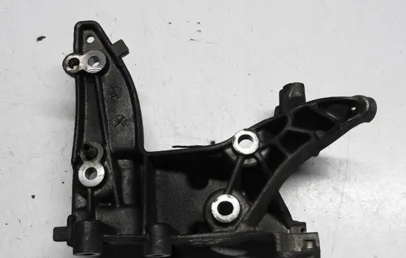 Peugeot 508 Engine mounting bracket 9686944310