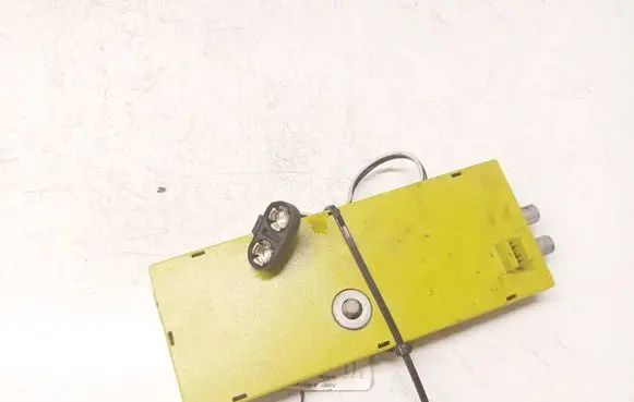 Land Rover Discovery 3 - LR3 Antenna control unit XUC000262A