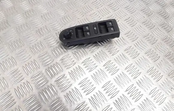 Volkswagen Golf VI Electric window control switch 5K0867255A