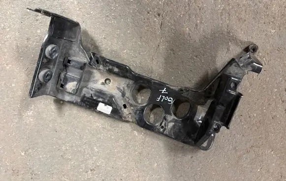 Volkswagen Golf VII Other engine bay part 5Q0907509D