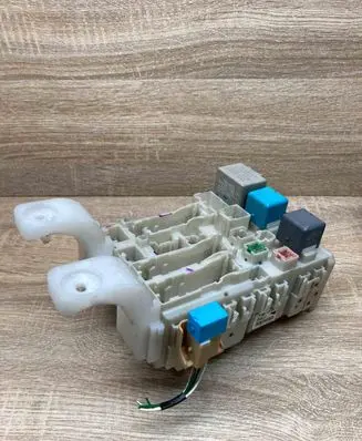 Toyota Prius (XW20) Fuse module 8273047290 62856F28