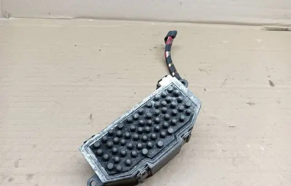 Volkswagen PASSAT B7 Heater blower motor/fan resistor 3C0907521F 997164W CZ2468105384
