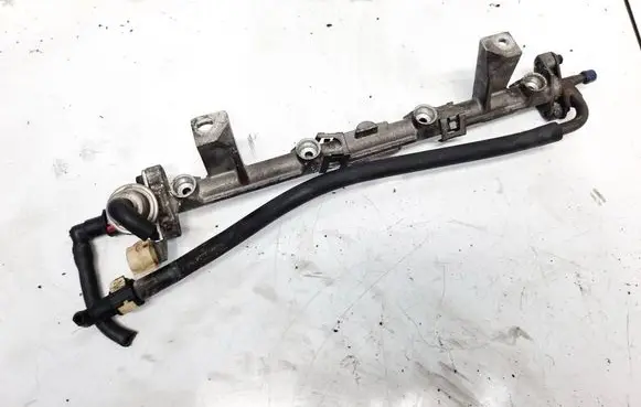 Ford Focus Fuel main line pipe 8f9h487 8f9d280