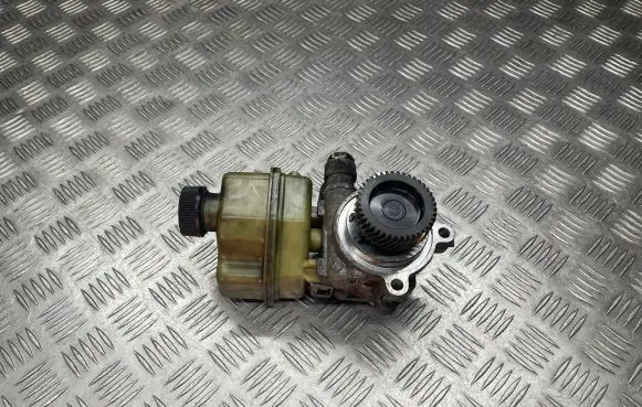 Mazda 6 Power steering pump Y06333E