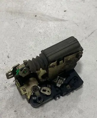 Opel Movano A Front door lock 9120910