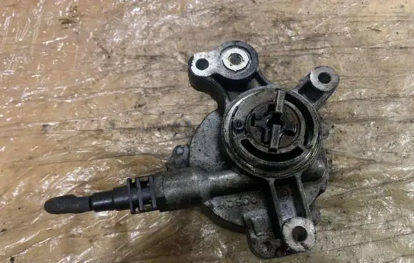 Ford Focus C-MAX Vacuum pump D1651A 506G 0607S