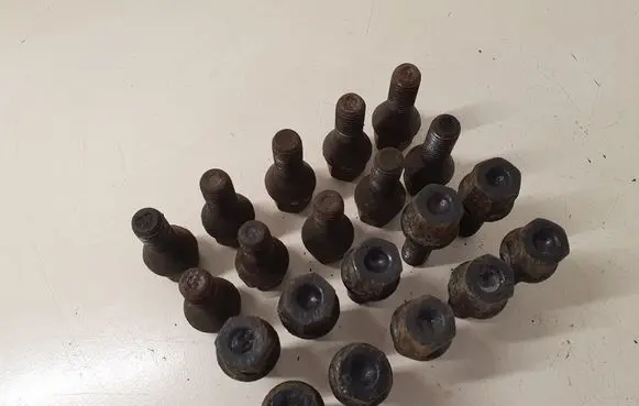 Nuts/bolts