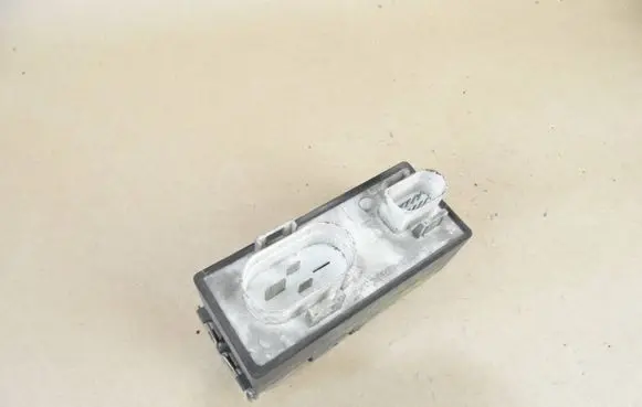 Volkswagen PASSAT B4 Coolant fan relay 357919506A 898719000
