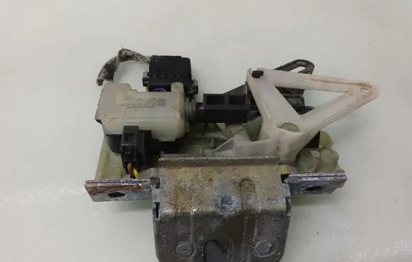 Volvo V70 Tailgate/trunk/boot lock/catch/latch 