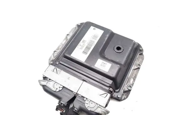 Opel Astra J Engine control unit/module 55577647 MB275800-8884