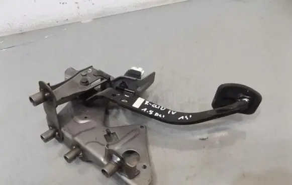 Renault Clio IV Brake pedal
