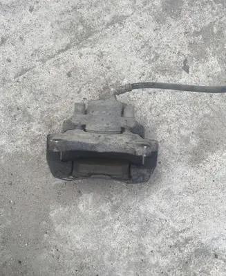 Volkswagen PASSAT B6 Front brake caliper