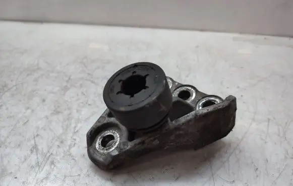Hyundai Sonata Engine mounting bracket 218233K000