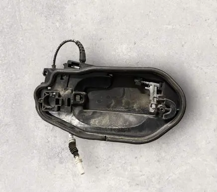 Rear door exterior handle/bracket