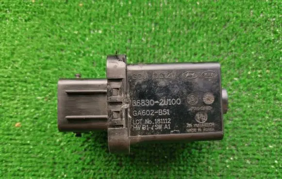 Hyundai Kona I Glow plug pre-heat relay 368302U100