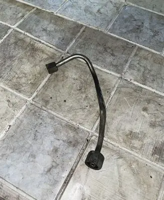 Fuel injector supply line/pipe