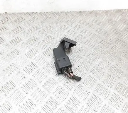 Volkswagen PASSAT B6 Glow plug pre-heat relay 0281003038 038907281D