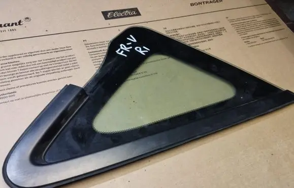Honda FR-V Front triangle window/glass 