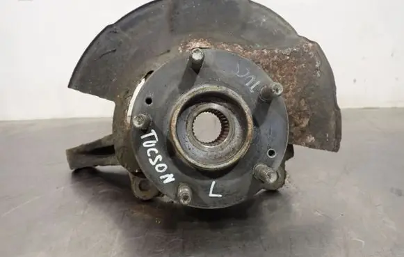 Hyundai Tucson JM Front wheel hub spindle knuckle