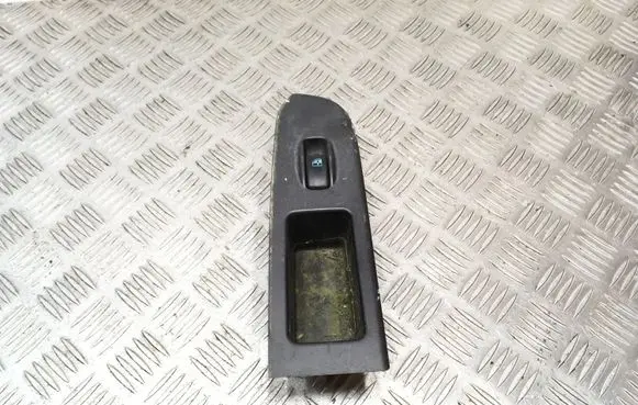 Hyundai Trajet Electric window control switch 621W10100 935753A100 S160