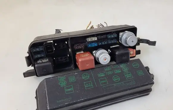 Toyota Camry Fuse box set 8267232070
