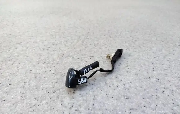 Volvo S80 Windshield washer spray nozzle 