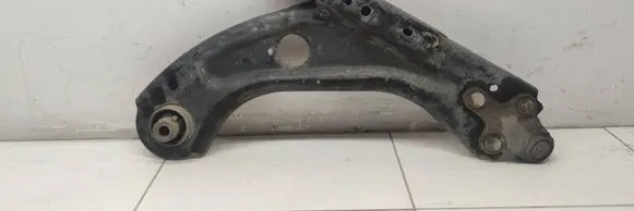 Peugeot 308 Front lower control arm/wishbone 