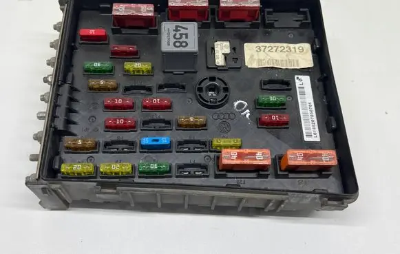 Volkswagen PASSAT B6 Fuse module 3C0937125 63592777