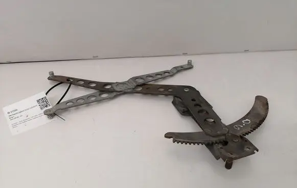 Rear door manual window regulator