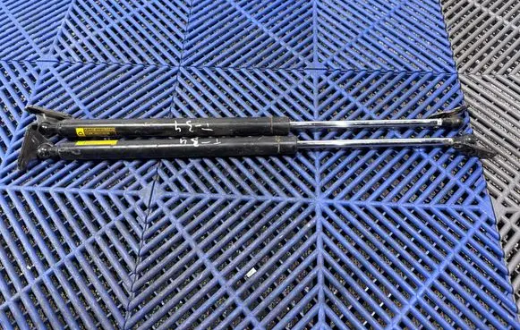 Lexus RX 330 - 350 - 400H Tailgate strut 