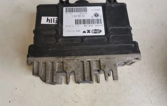Volkswagen Golf III Engine control unit/module 032906030G